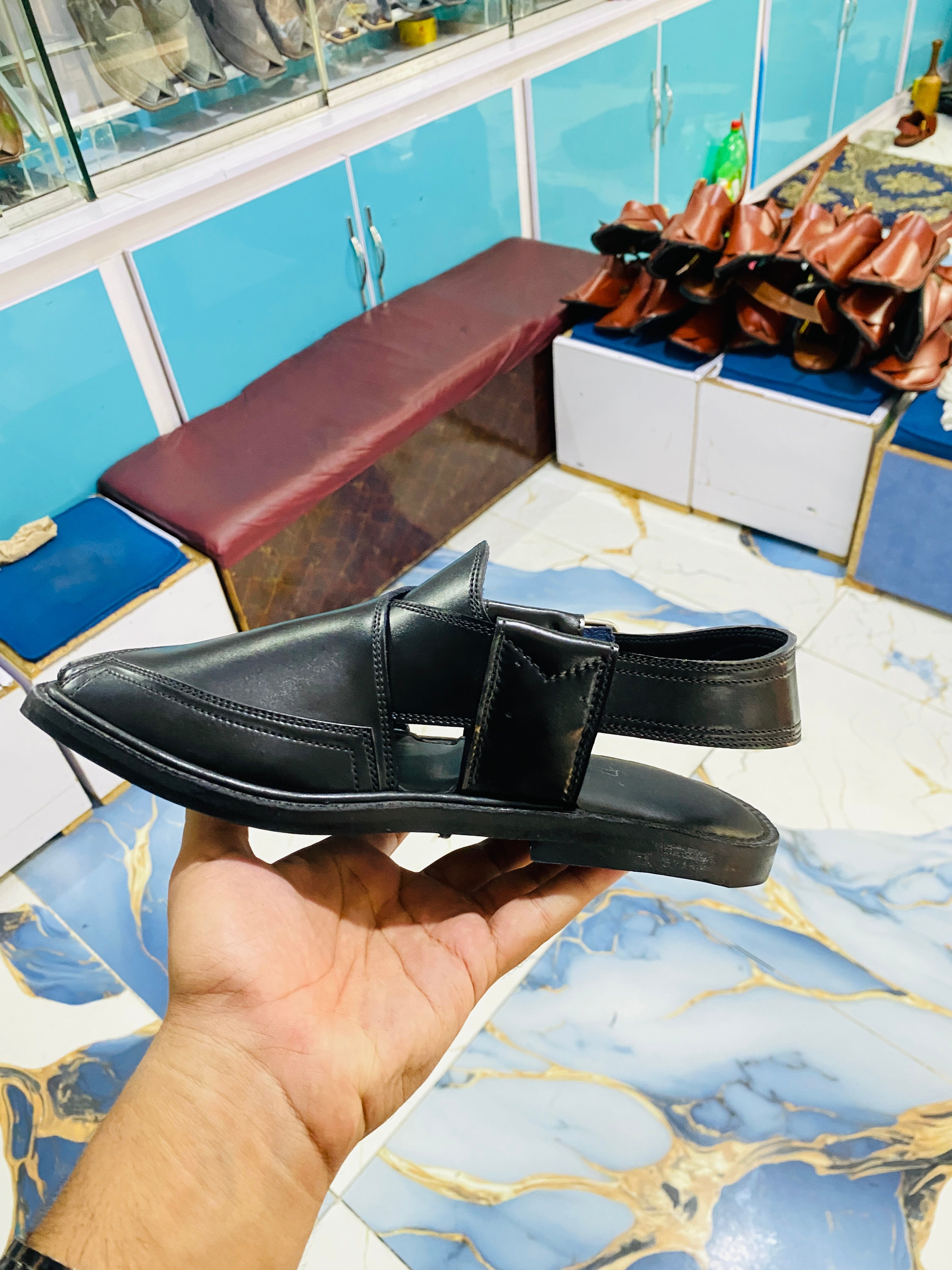 Takidara Peshawari Chappal (Black)