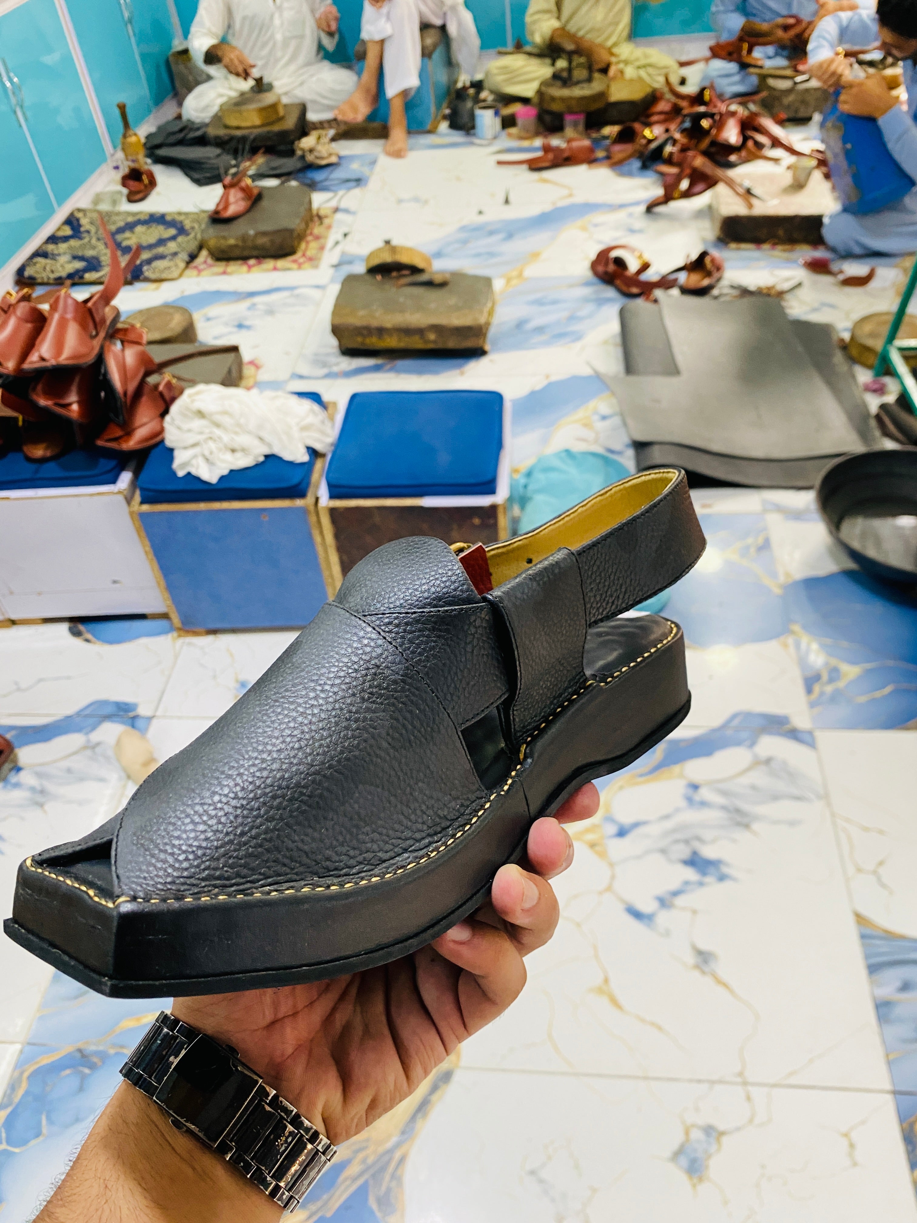 Smart Kaptaan Peshawari Chappal (Black)